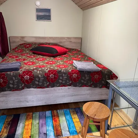 Campingplads Ninase Puhkemajad *